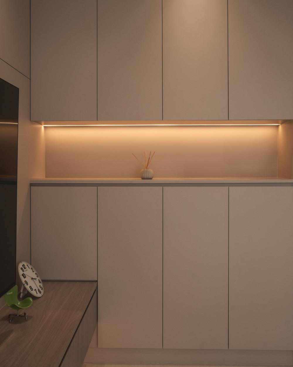 Modern Living Room with Homogeneous Tiles and Herringbone Tiling