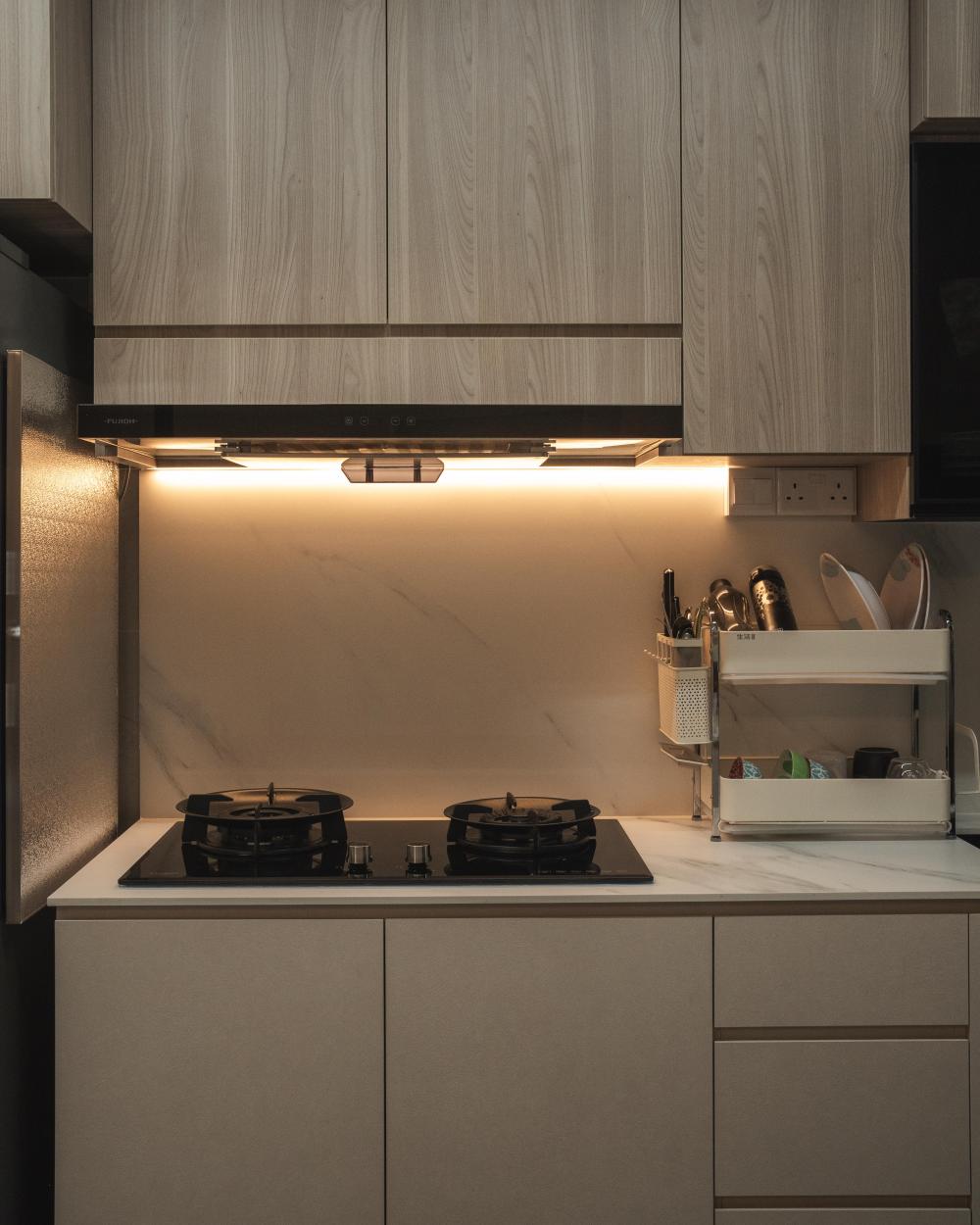 Modern Kitchen with Countertop and Homogeneous Tiles