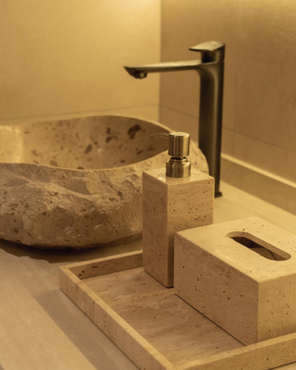Scandinavian Bathroom with Vinyl Flooring and Homogeneous Tiles