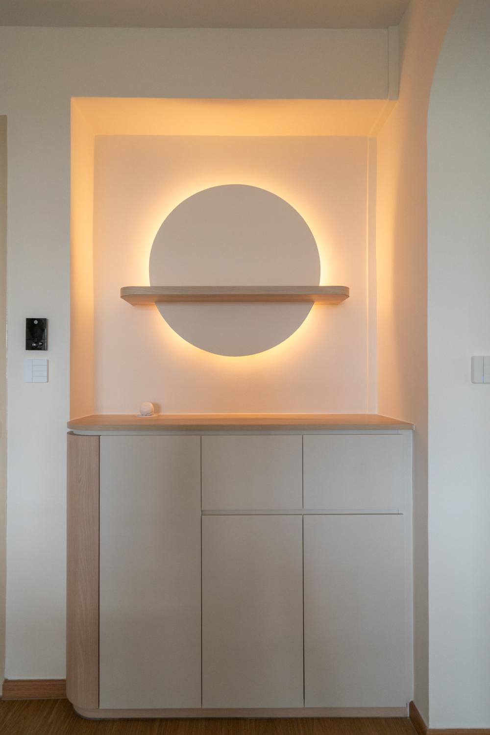 Minimalist Foyer with Cove Lighting and Artwork