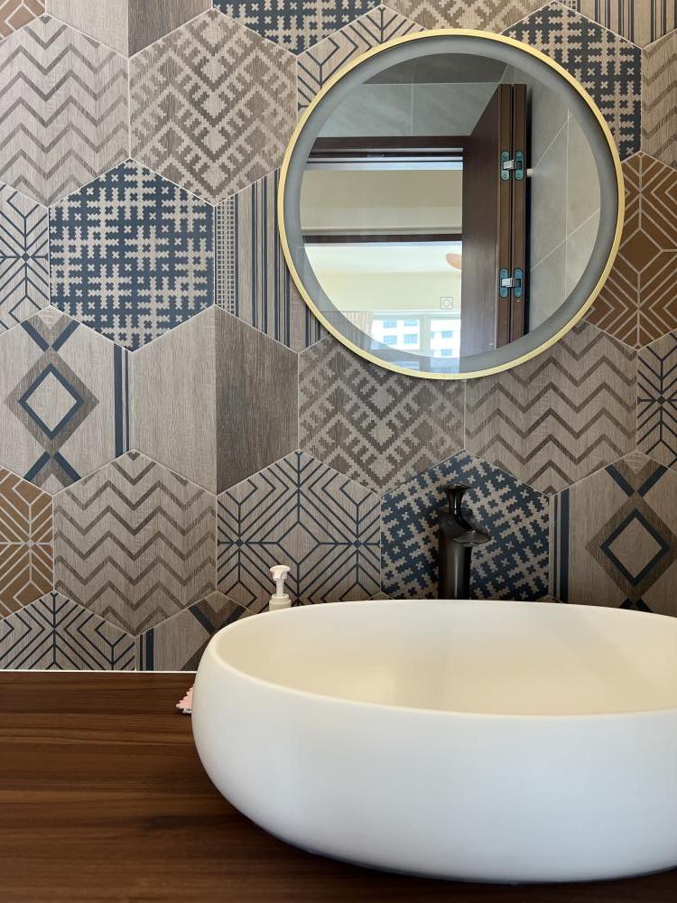 Minimalist Bathroom with Homogeneous Tiles and Mirror