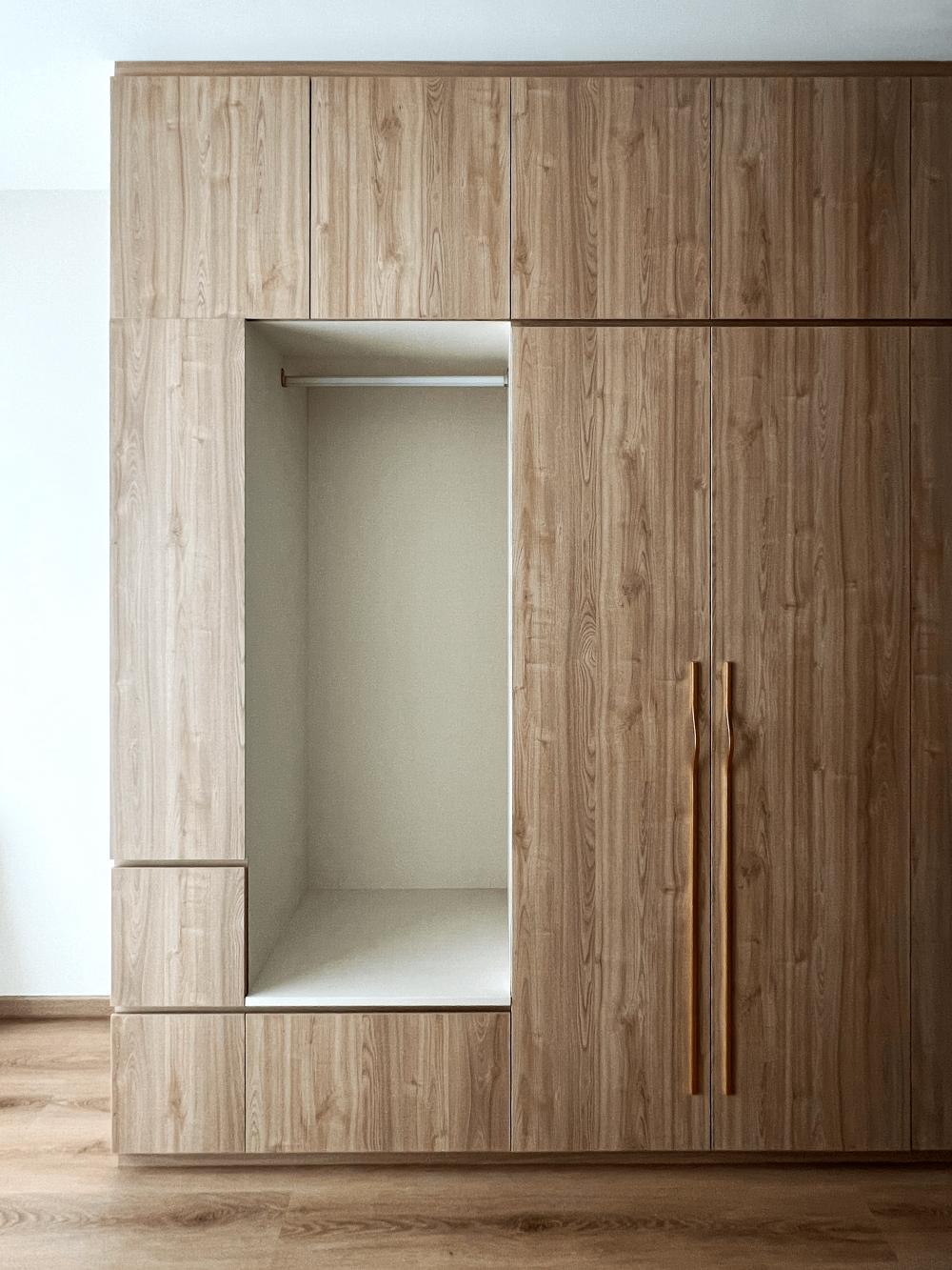 Minimalist Bedroom with Vinyl Flooring and Wardrobe