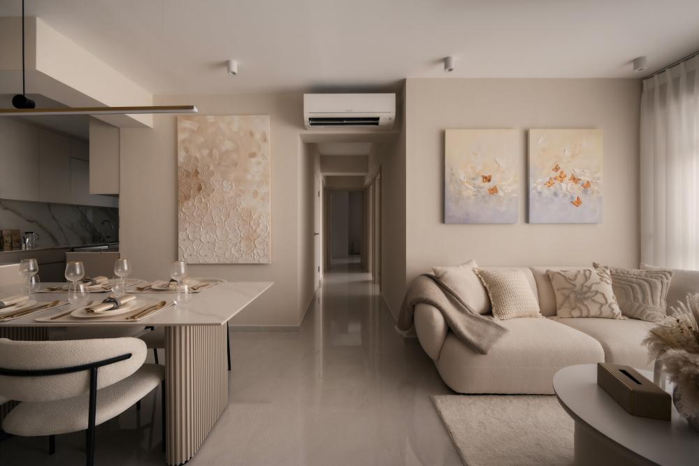 Contemporary Dining Room with Dining Table and Dining Chairs