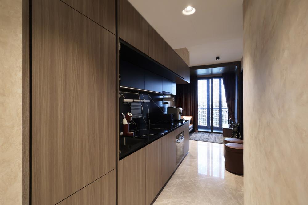 Contemporary Kitchen with Open Kitchen and Kitchen Accessories