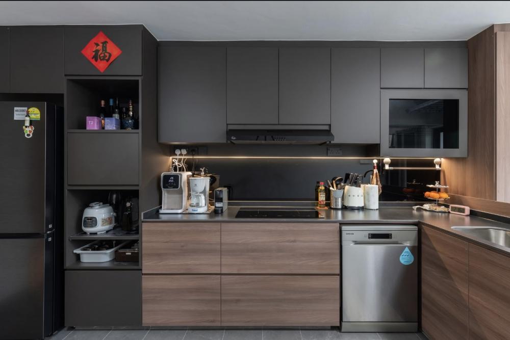 Modern Kitchen with Countertop and Homogeneous Tiles