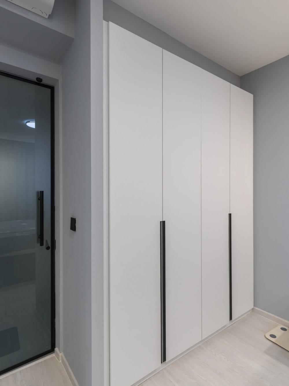 Modern Bedroom with Vinyl Flooring and Wardrobe