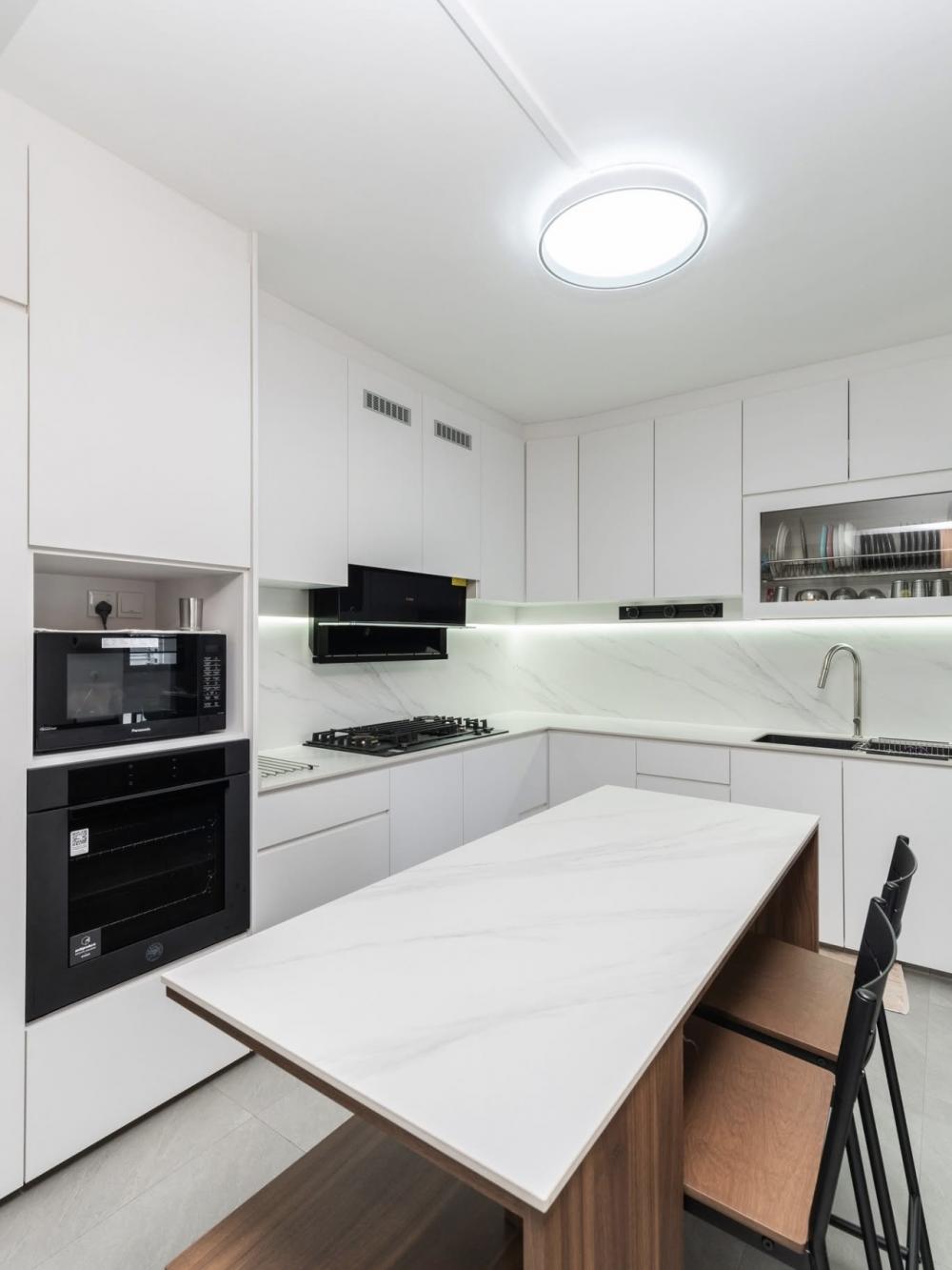 Minimalist Kitchen with Countertop and Homogeneous Tiles