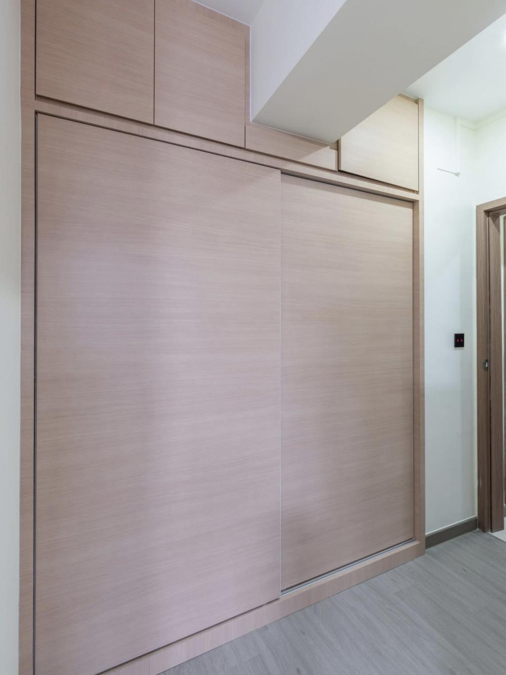 Contemporary Bedroom with Vinyl Flooring and Wardrobe