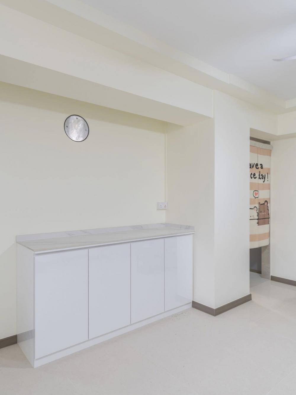 Contemporary Entryway with Shoe Rack and Small Storage