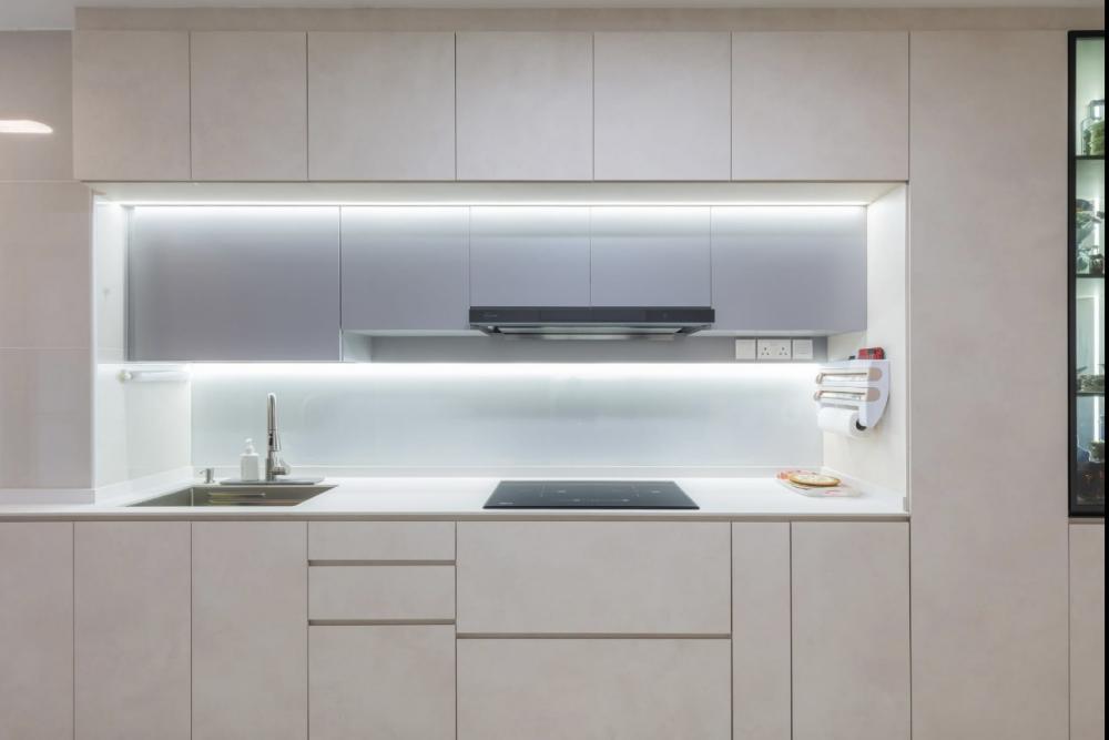 Minimalist Kitchen with Countertop and Homogeneous Tiles