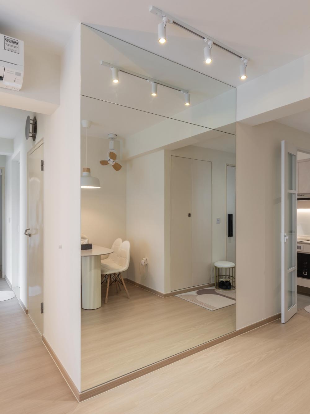 Minimalist Entryway with Mirror and Screen