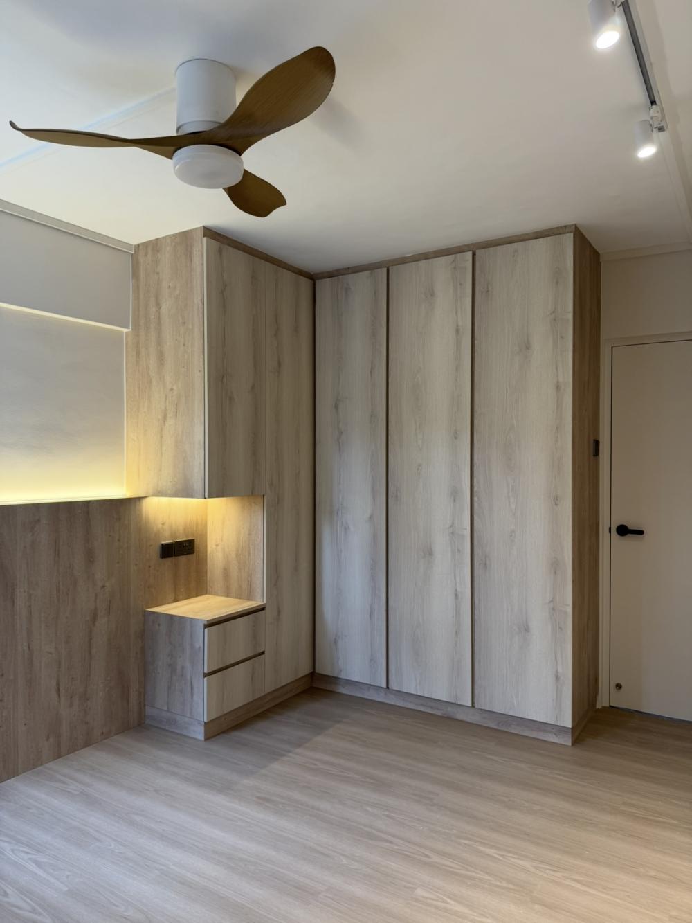 Minimalist Bedroom with Vinyl Flooring and Wardrobe