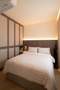 Contemporary Bedroom at Hougang Citrine