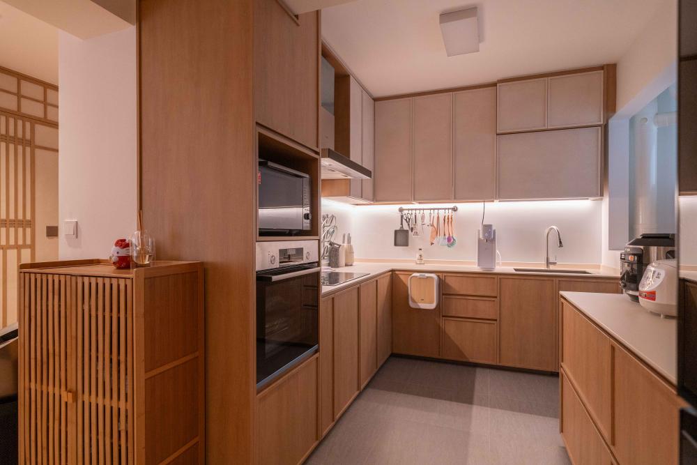 Minimalist Kitchen with Wood Flooring and Kitchen Window
