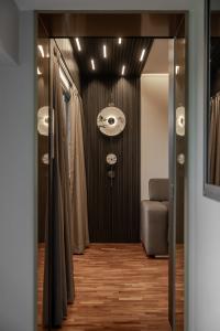 Modern Entryway at 808 Woodlands St 81
