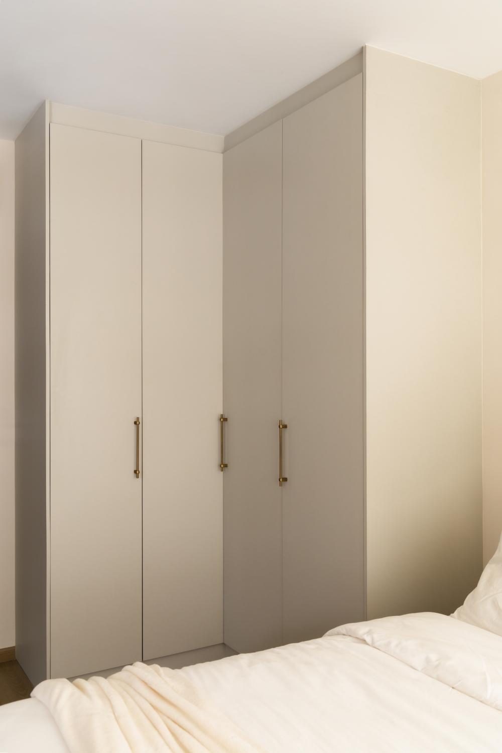 Minimalist Bedroom with Vinyl Flooring and Wardrobe