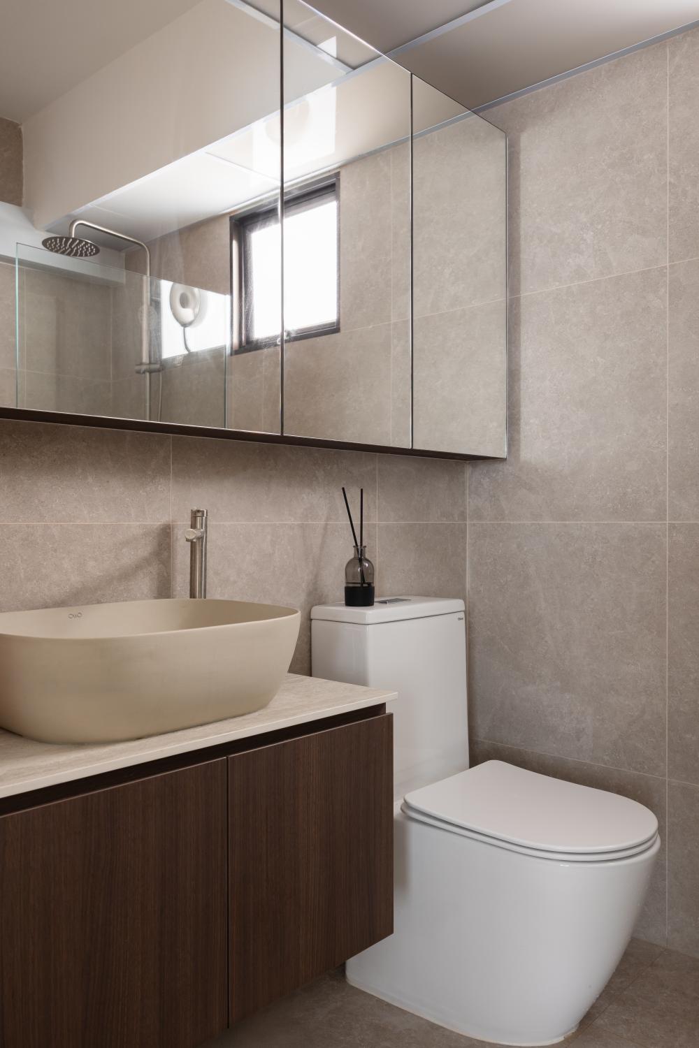 Minimalist Bathroom with Countertop and Homogeneous Tiles