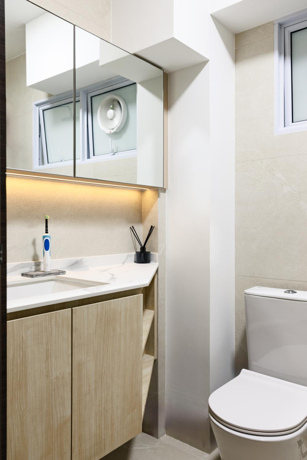 Modern Bathroom with Countertop and Homogeneous Tiles