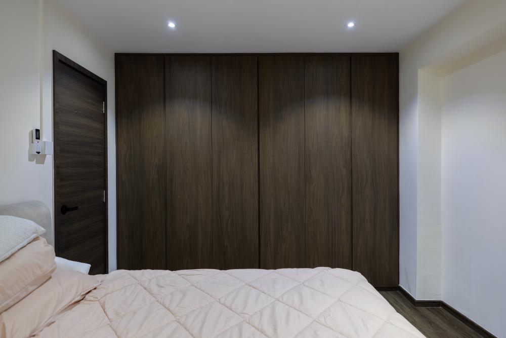 Modern Bedroom with Vinyl Flooring and Drop Ceiling