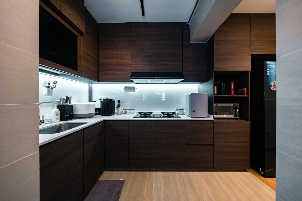 Modern Kitchen with Countertop and Open Kitchen