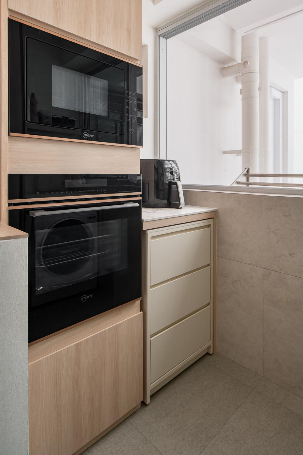 Modern Kitchen with Storage Cabinets and Kitchen Cabinets