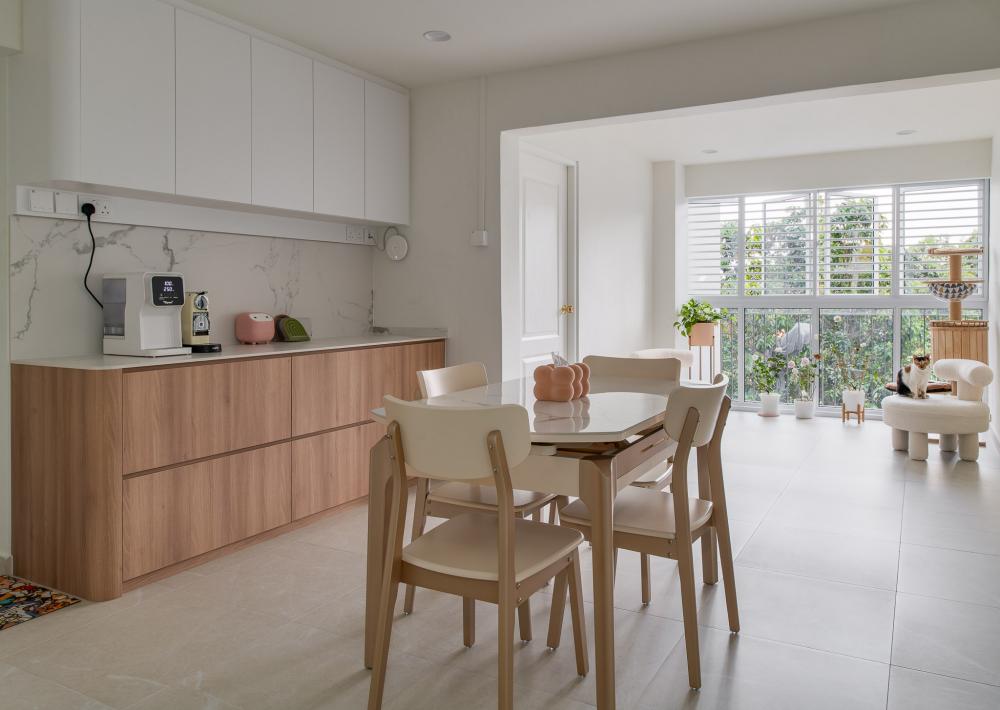Scandinavian Dining Room with Dining Table and Dining Chairs
