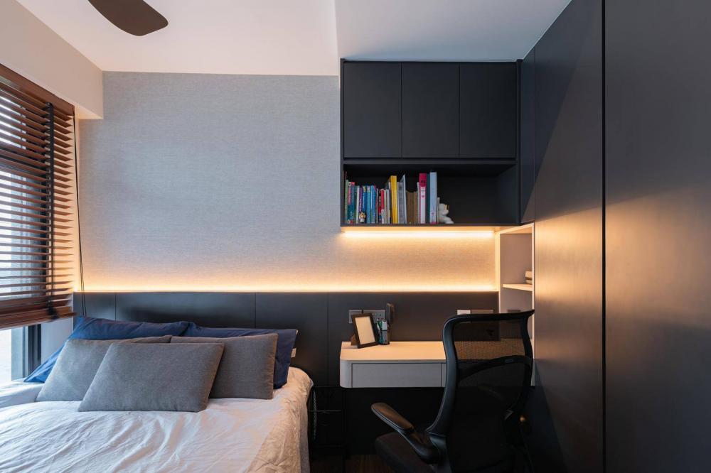 Modern Bedroom with Storage Cabinets and Display Cabinets
