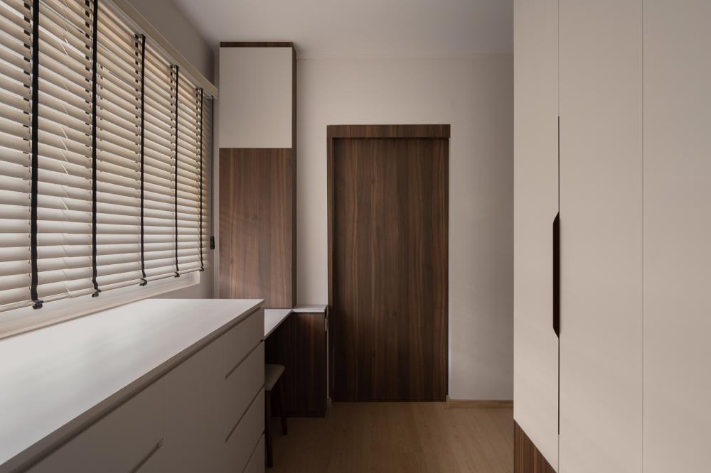 Scandinavian Walk-in Wardrobe with Vinyl Flooring and Mirror