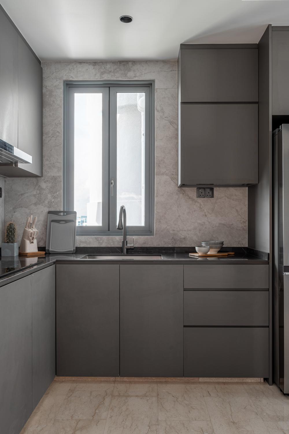 Modern Kitchen with Countertop and Homogeneous Tiles