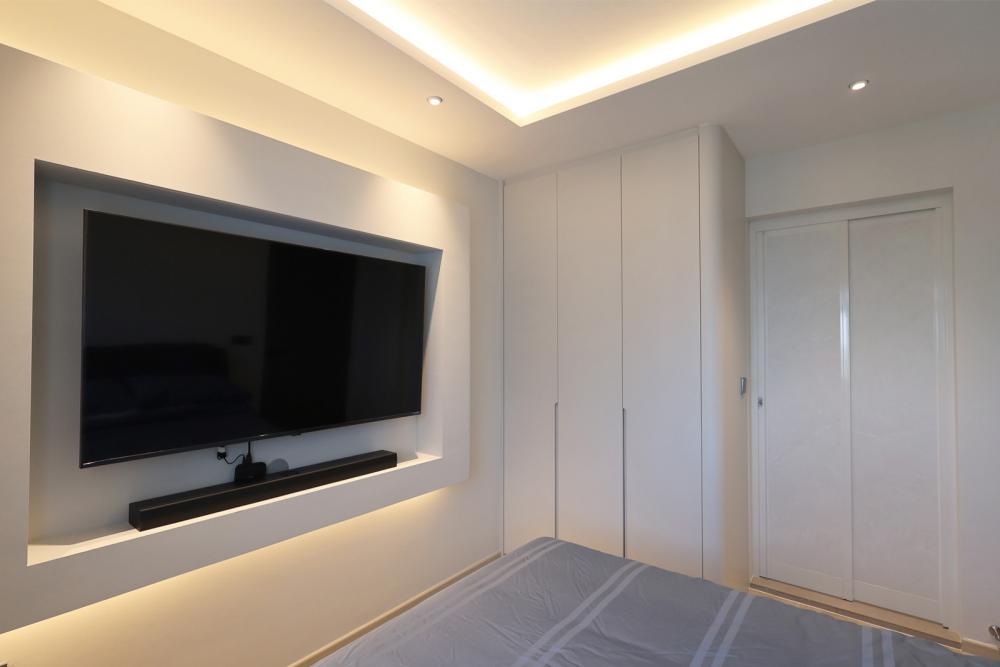 Minimalist Bedroom with Vinyl Flooring and Wardrobe