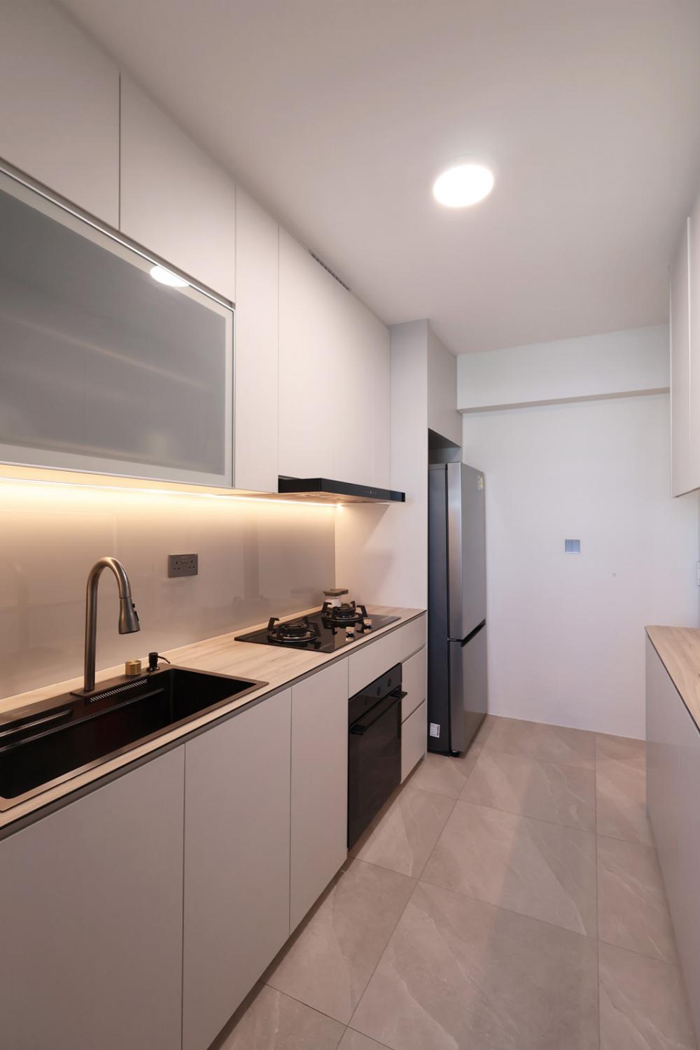 Minimalist Kitchen with Kitchen Window and Kitchen Accessories