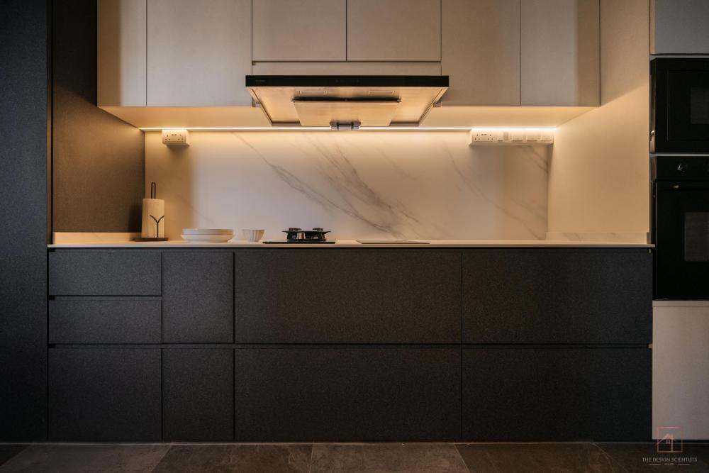 Contemporary Kitchen with Countertop and Kitchen Backsplash