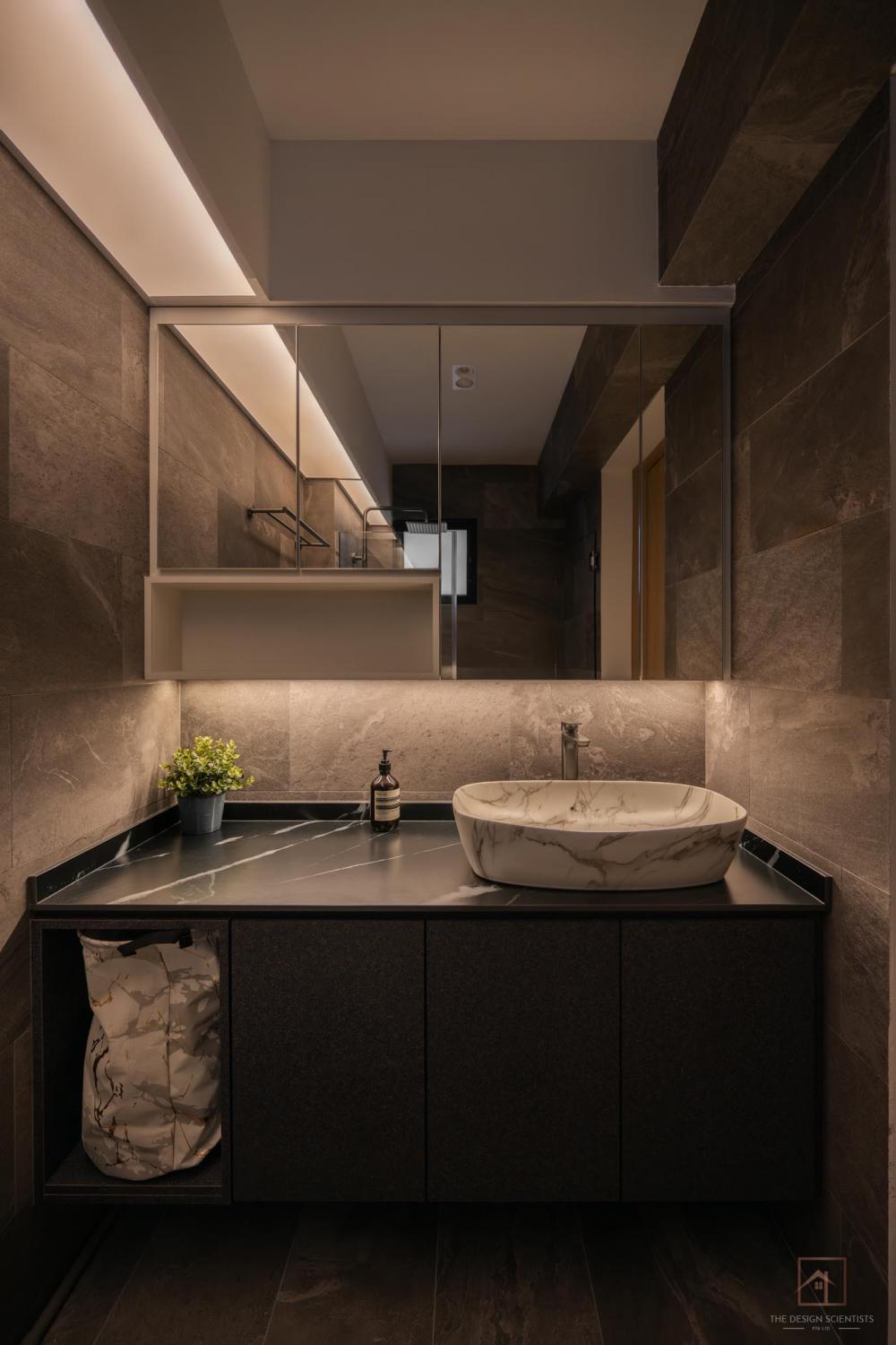 Contemporary Bathroom with Mirror and Bathroom Storage