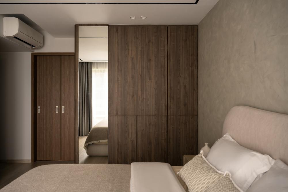 Contemporary Bedroom with Mirror and Wardrobe