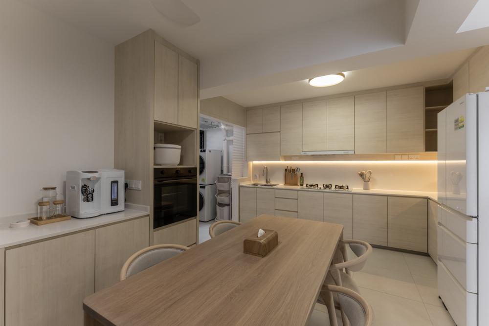 Minimalist Kitchen with Homogeneous Tiles and Kitchen Backsplash