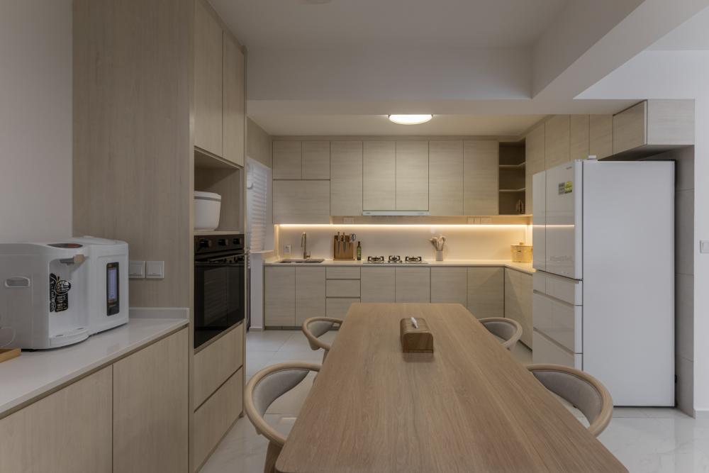 Minimalist Kitchen with Countertop and Homogeneous Tiles