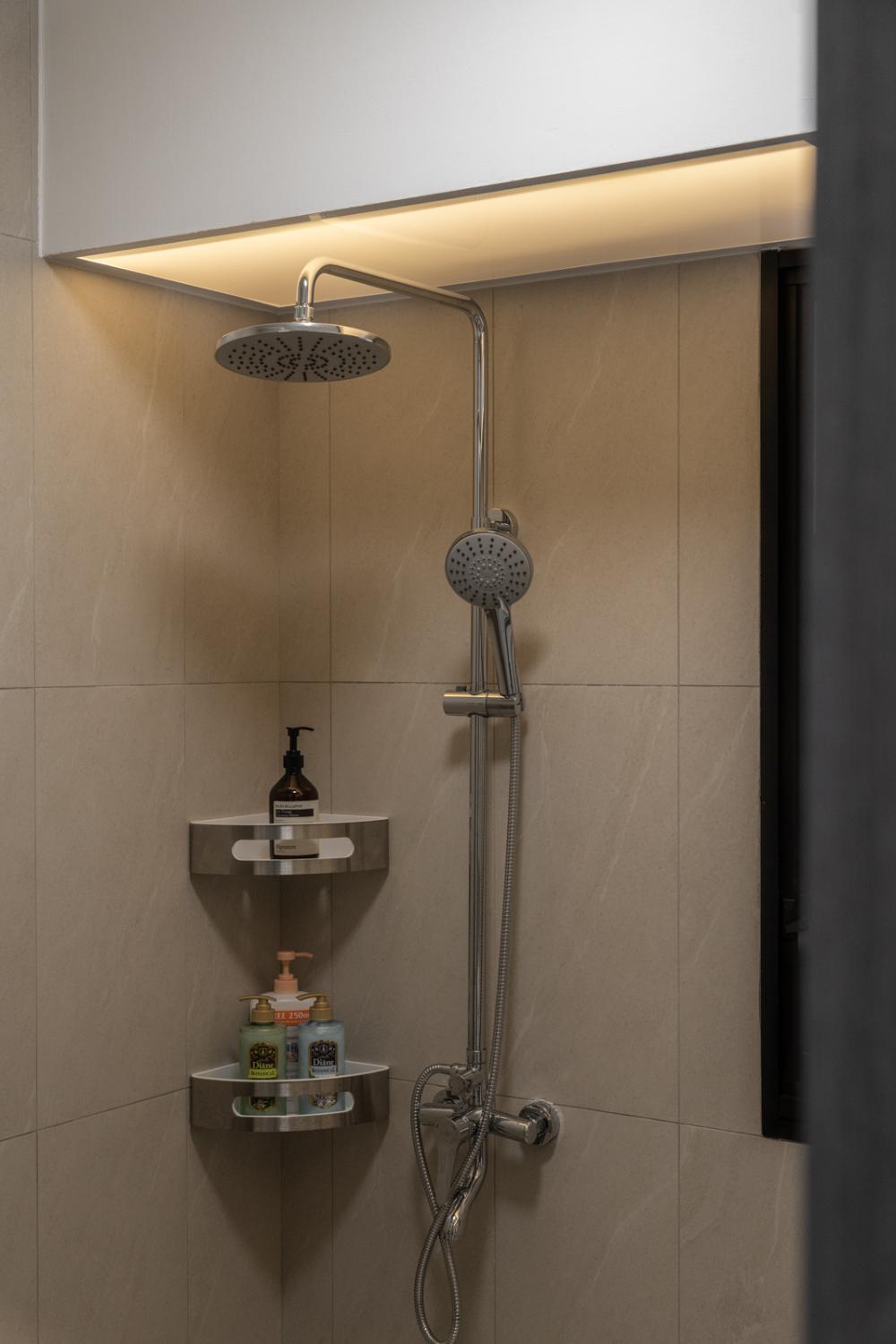 Minimalist Bathroom with Homogeneous Tiles and Mirror