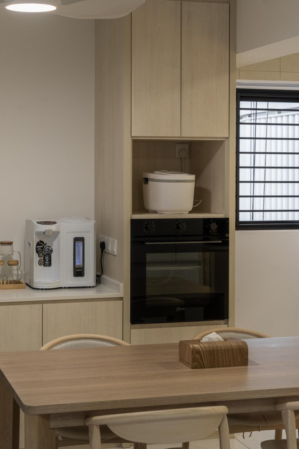 Minimalist Kitchen with Breakfast Counter and Kitchen Backsplash