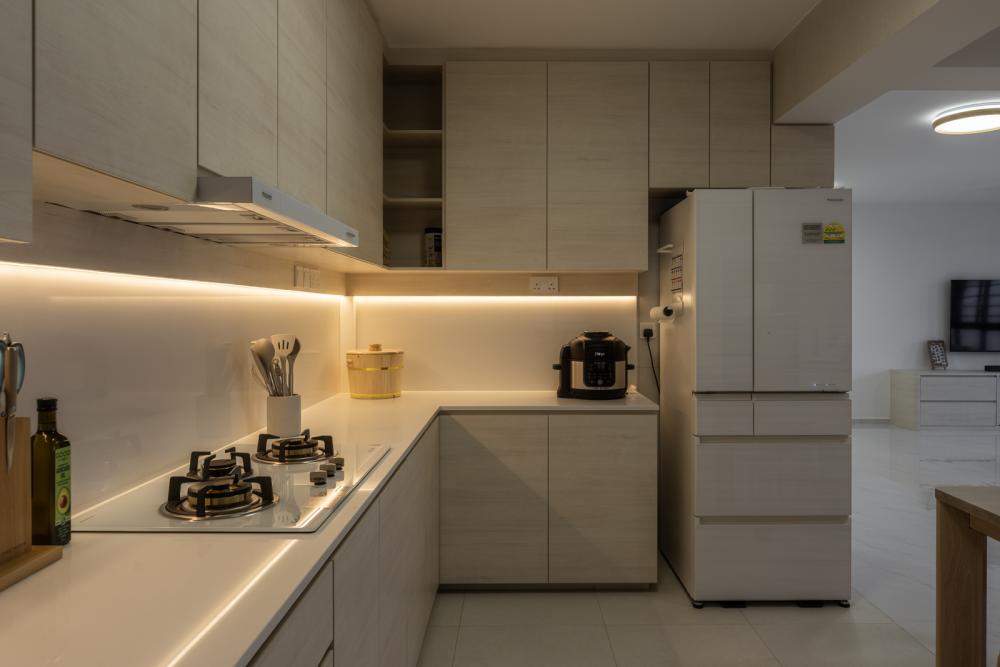 Minimalist Kitchen with Countertop and Kitchen Backsplash
