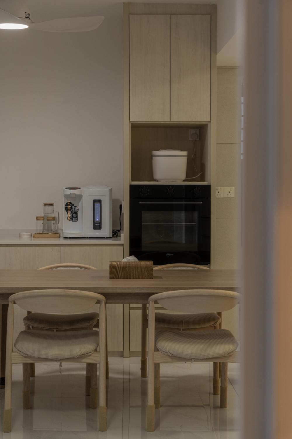 Minimalist Kitchen with Open Kitchen and Kitchen Backsplash