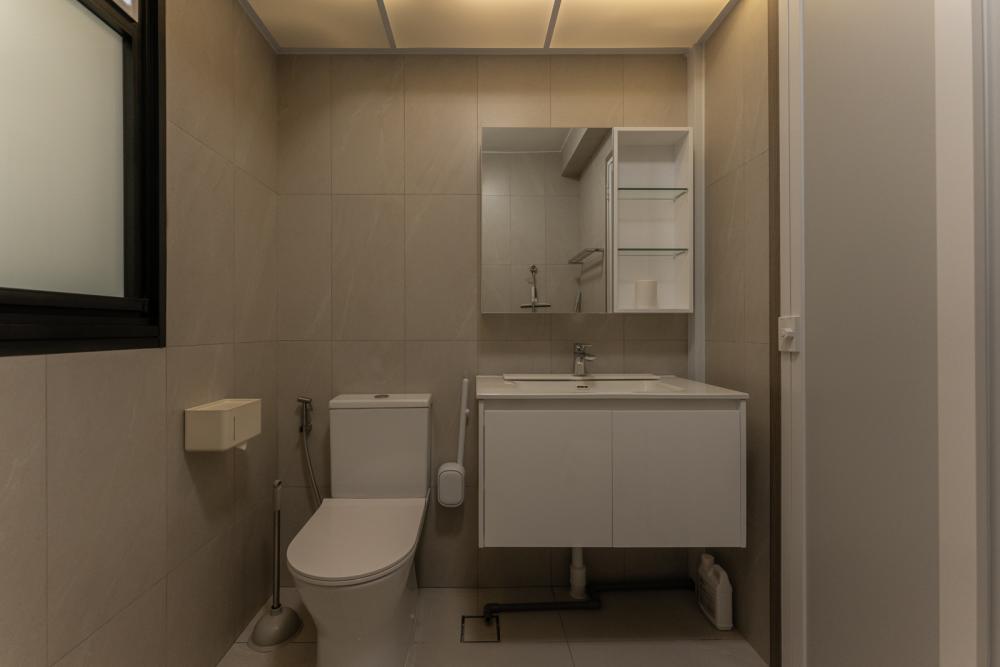 Minimalist Bathroom with Homogeneous Tiles and Mirror