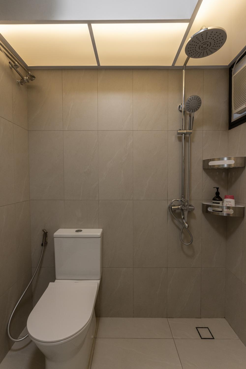 Minimalist Bathroom with Homogeneous Tiles and Mirror