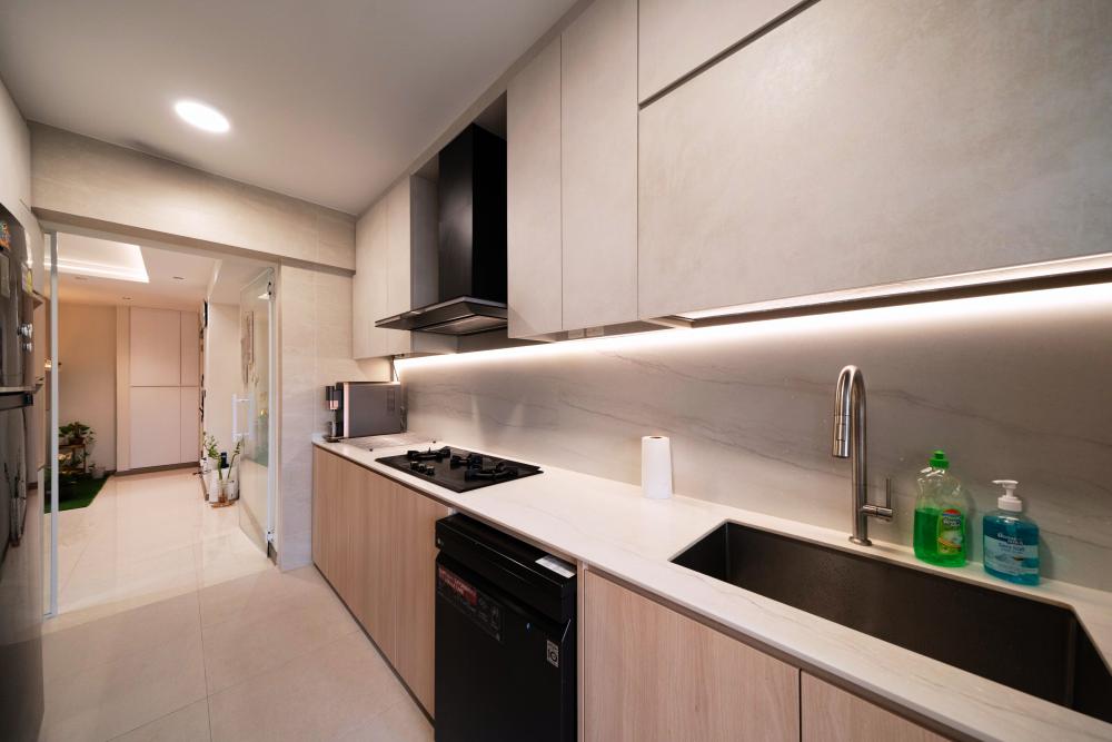 Contemporary Kitchen with Open Kitchen and Kitchen Backsplash