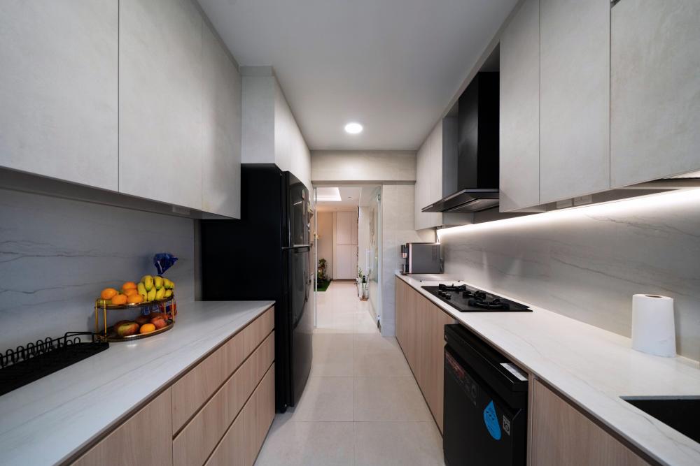 Contemporary Kitchen with Kitchen Island and Open Kitchen