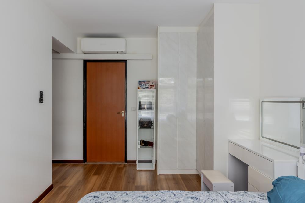 Minimalist Bedroom with Vinyl Flooring and Ceiling Light