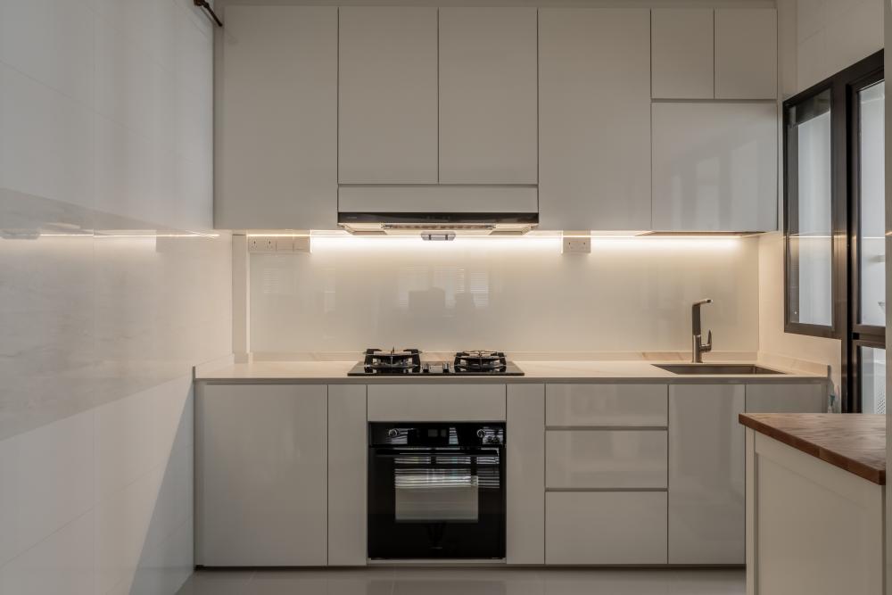 Minimalist Kitchen with Countertop and Homogeneous Tiles
