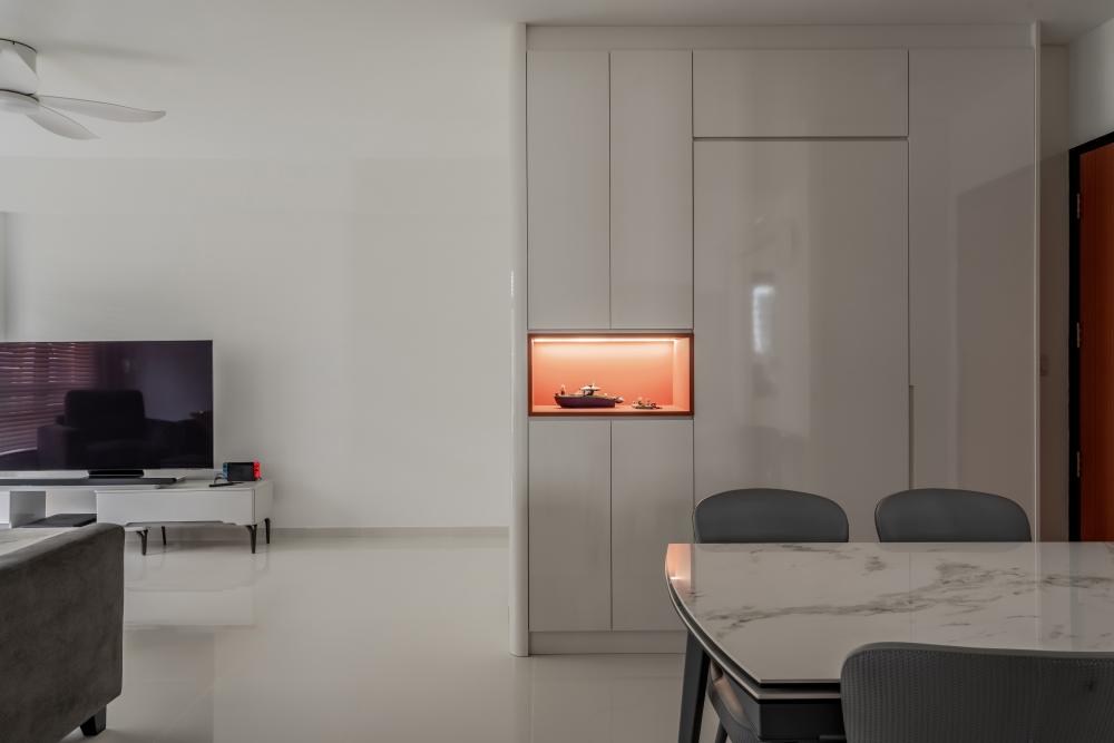 Minimalist Entryway with Homogeneous Tiles and Console Table
