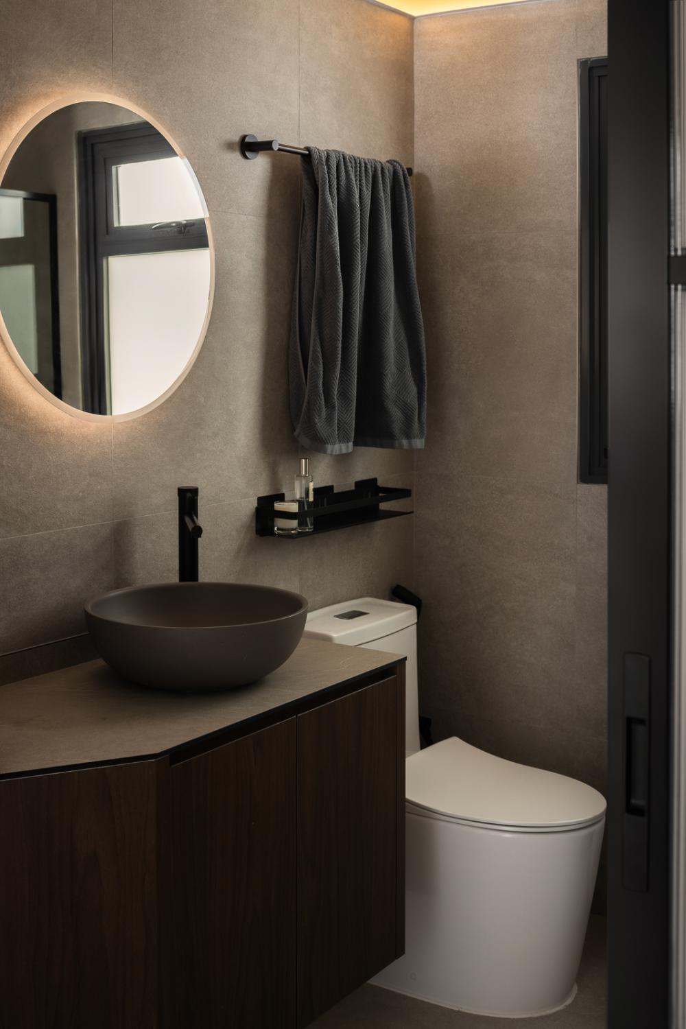 Minimalist Bathroom with Countertop and Homogeneous Tiles