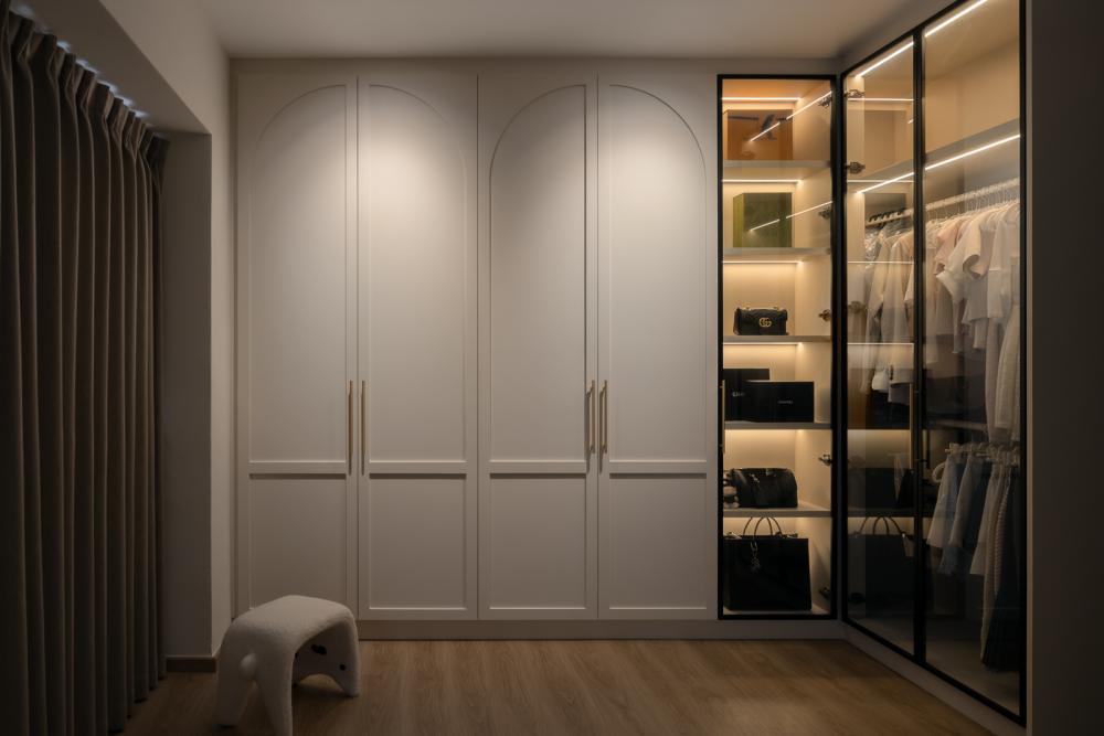 Scandinavian Walk-in Wardrobe with Wardrobe and Storage Cabinets