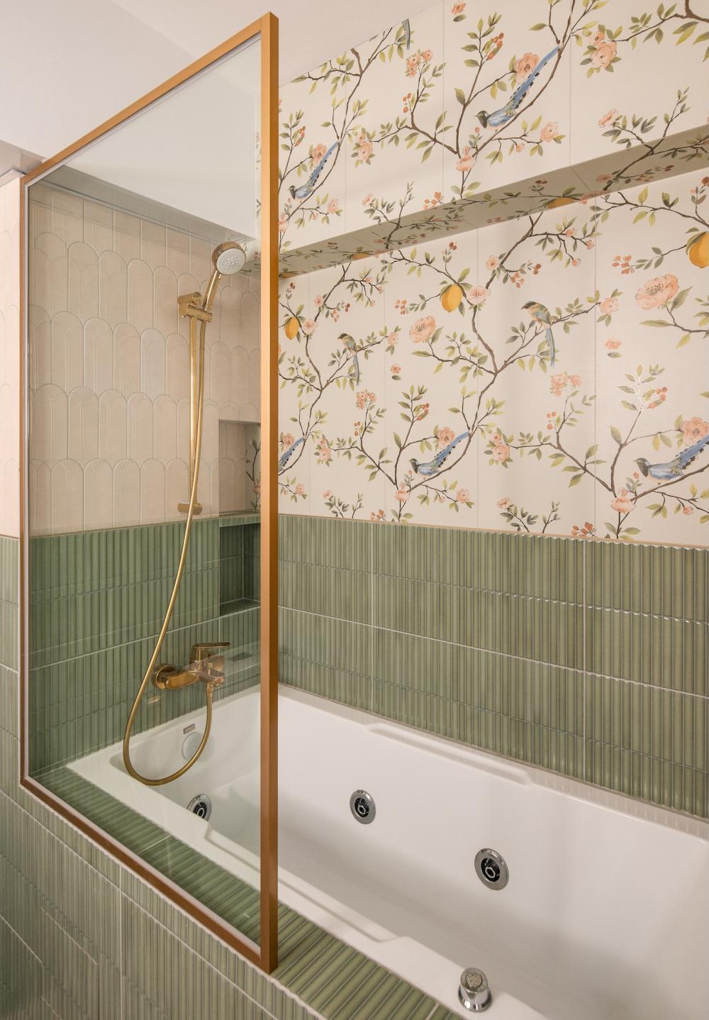 Vintage Bathroom with Bathtub and Bathroom Accessories
